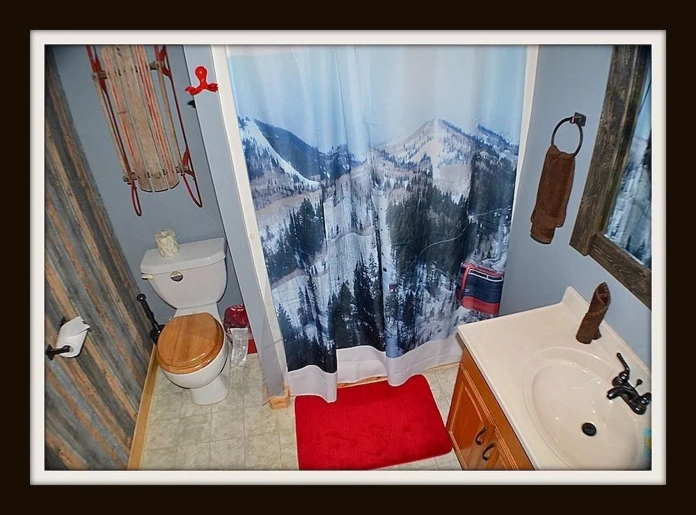 Alpine Vista - 3 Br cabin by RedAwning
