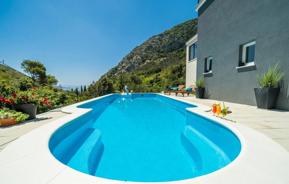 Luxurious Home In Trstenik