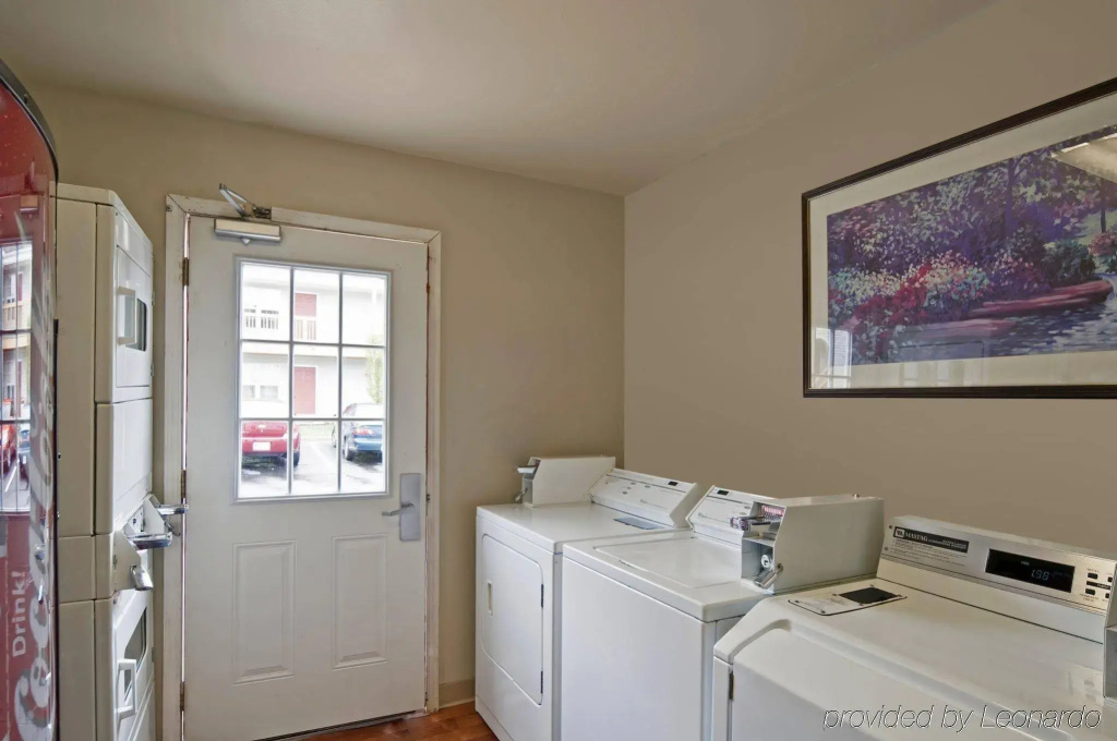 Crossland Economy Studios - Kansas City - Lenexa - 95th St.