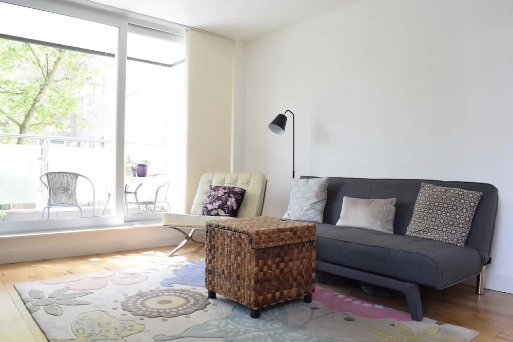 1 Bedroom Apartment With Balcony in Putney
