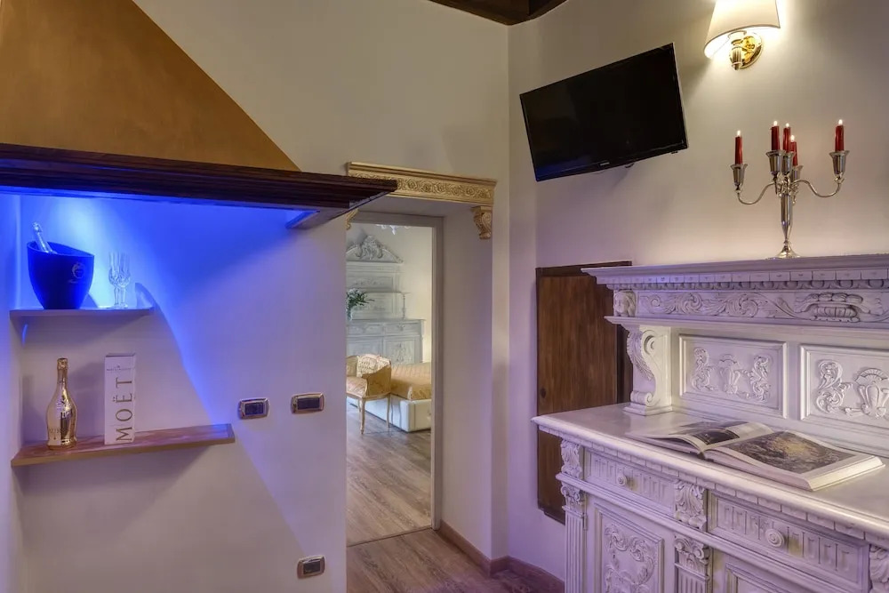 Trevi Fountain Luxury Home
