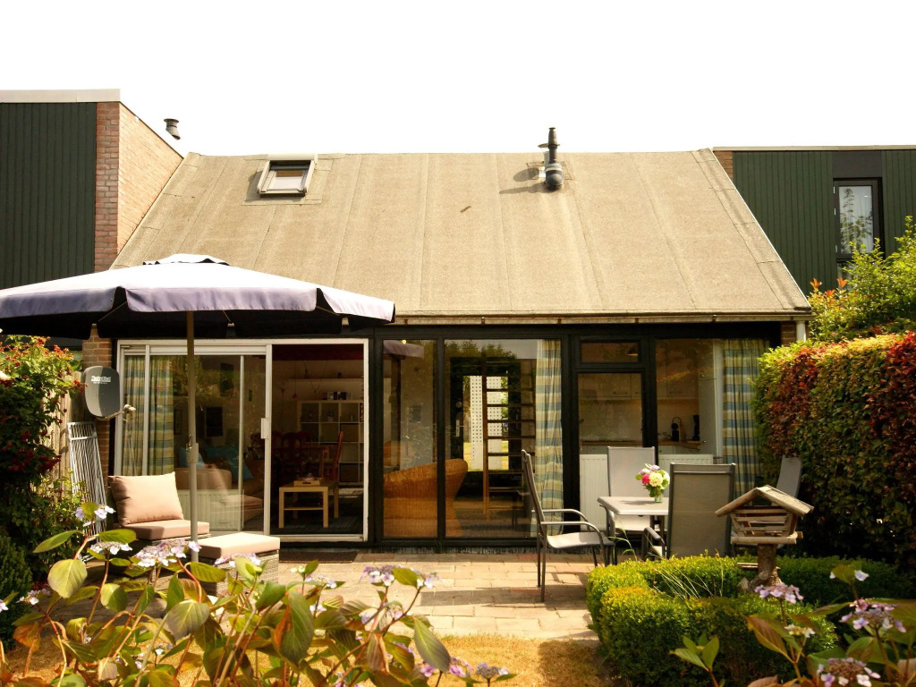 Nice Holiday Home for 5 People, Within Walking Distance of the Beach