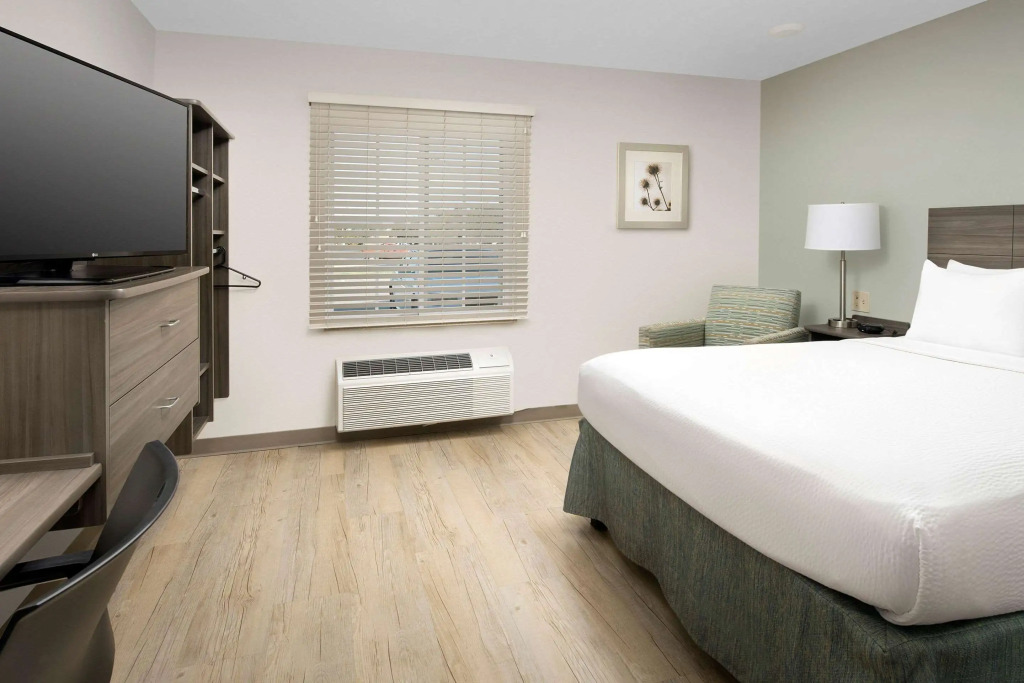 WoodSpring Suites Broken Arrow
