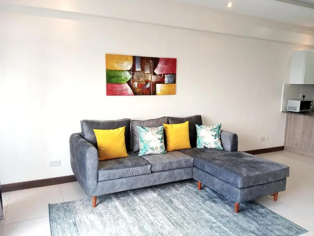 SILVERSTONE APARTMENTS -Modern Living 1 BR NEAR YAYA - GYM&POOL