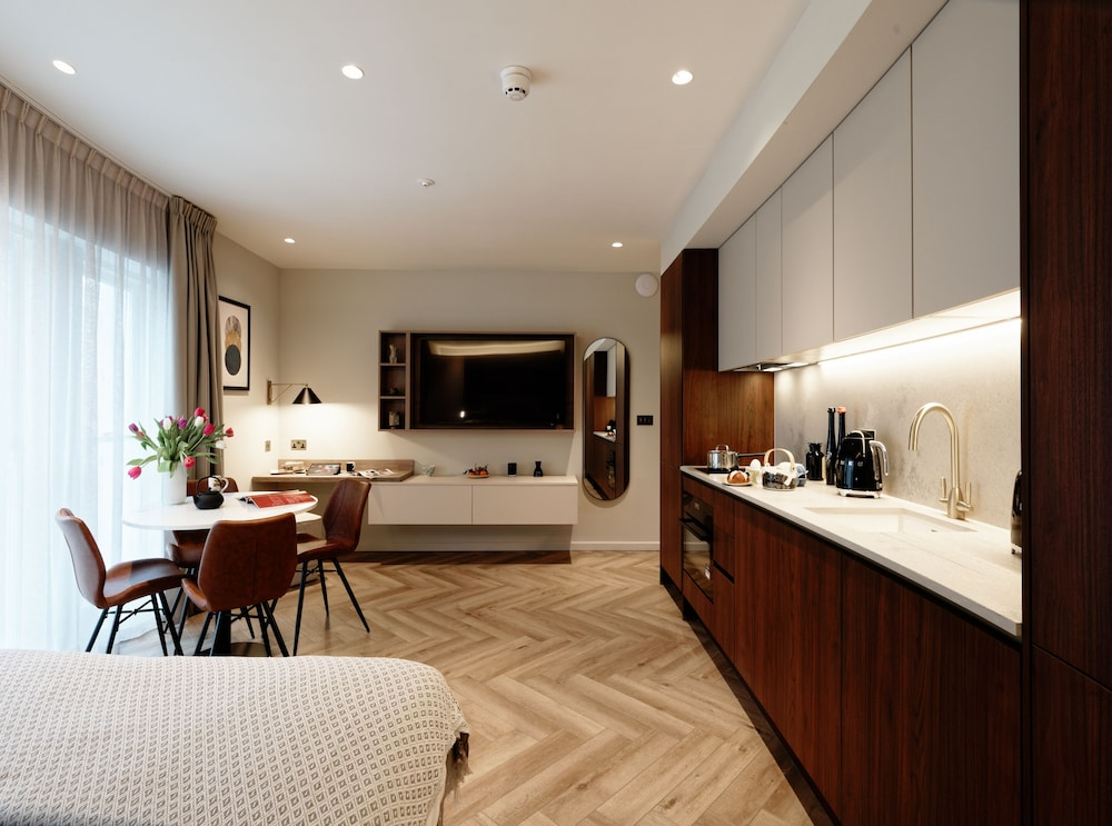 Notting Hill Studios by DMONTRIO