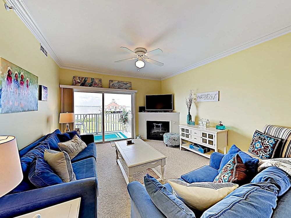 New Listing! Bayfront W/ Pool- Walk To Beach 3 Bedroom Condo