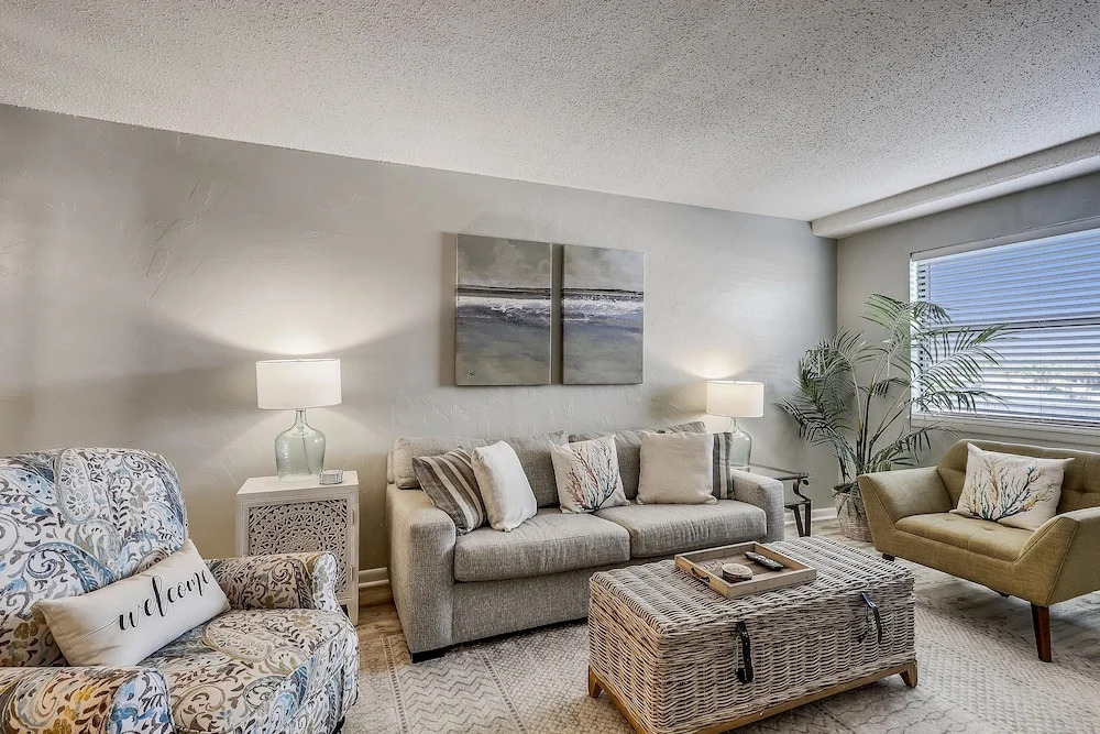 Venus 206 is a 1 BR on Okaloosa Island steps from the pool and easy beach access by RedAwning