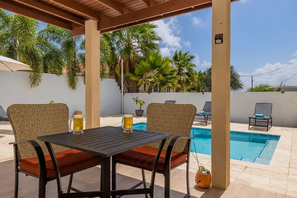 High-end Pool Getaway Upscale 5 Location BBQ