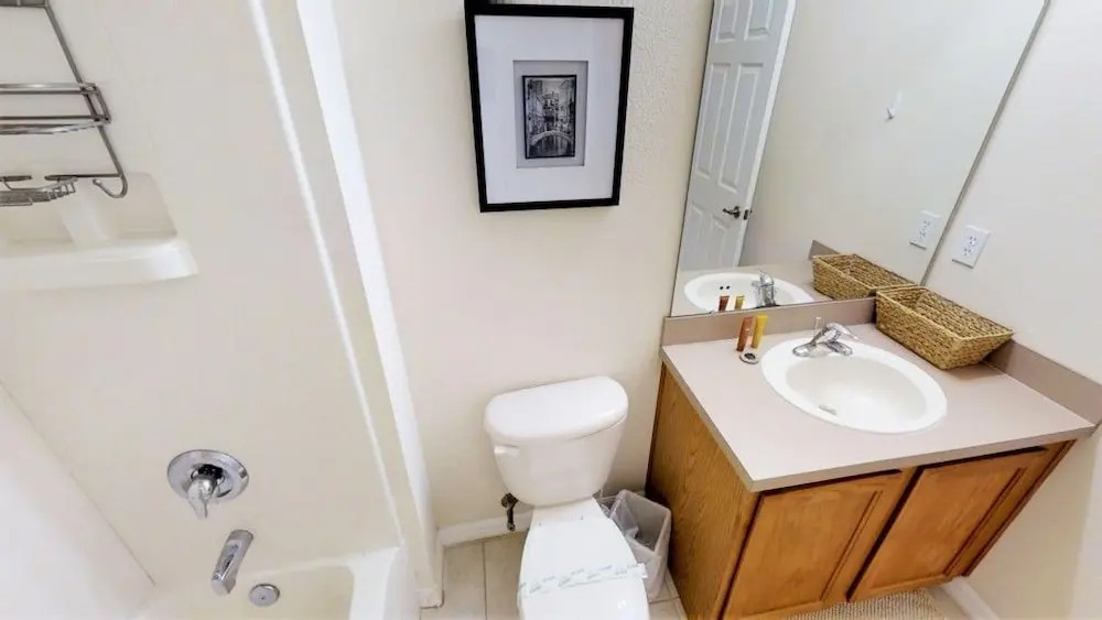 ACO FAMILY – 4 bd TOWNHOME WITH POOL (1717)