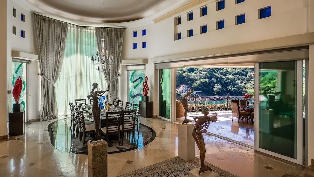 Penthouse With Amazing Views, and Luxury Throughout