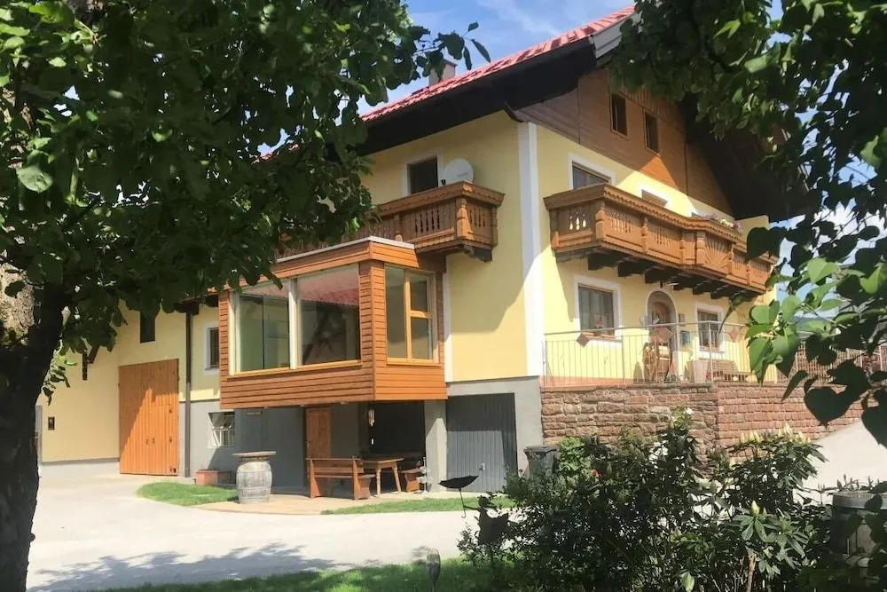 Apartment Motzenhof - Stadtnähe Salzburg - modernes Bauernhoferlebnis inklusive