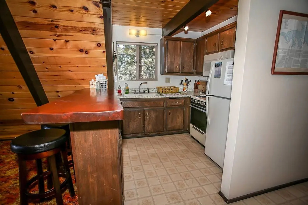 1632 - Meadow View Chalet by RedAwning