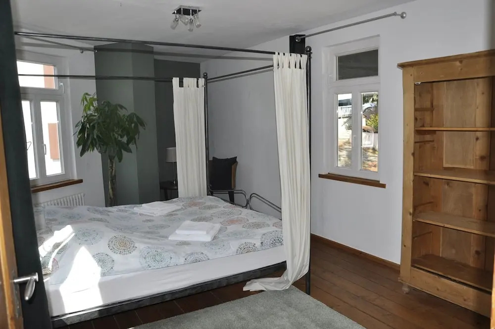 Geibelhof - Apartments in mediterraner Hofreite nahe Frankfurt am Main