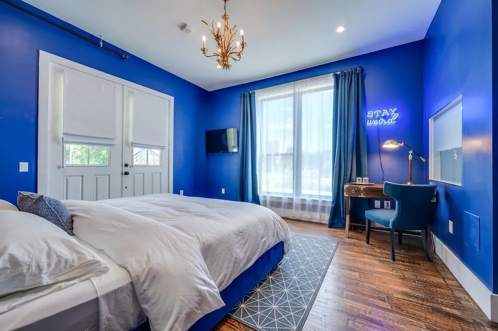 Historic B&B in Heart of ATX - 3 Suites Sleeps 10