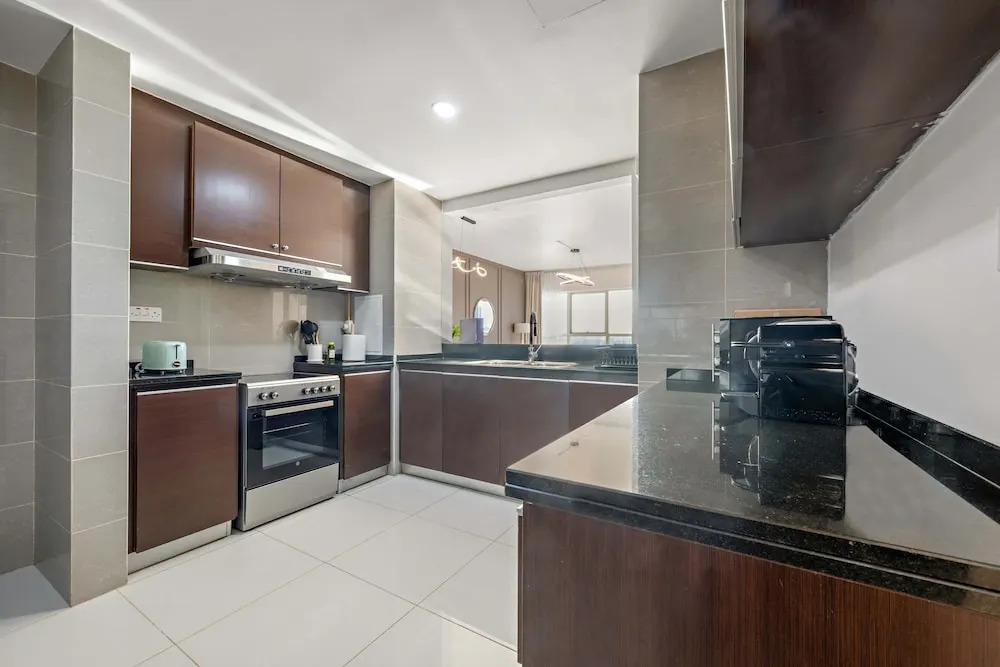 Silkhaus 3BR Maid Room in Marina Heights Tower