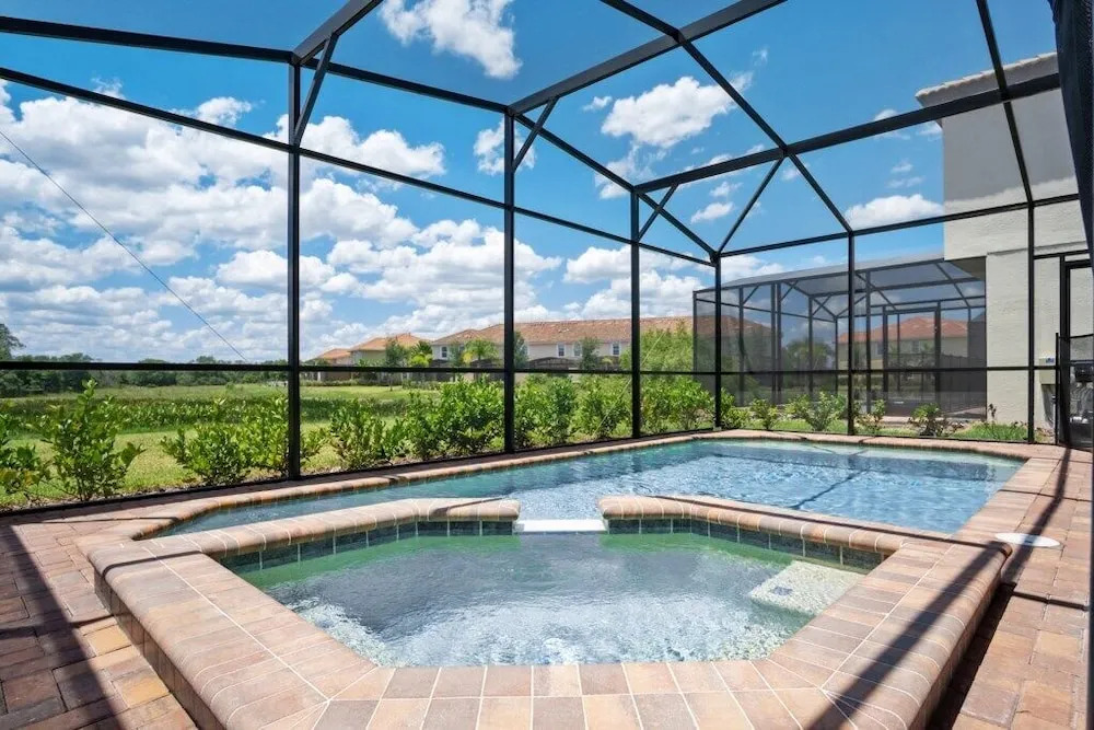 Spacious 5Bd Pool Hm w/ Spa, Wifi-Solterra 5441