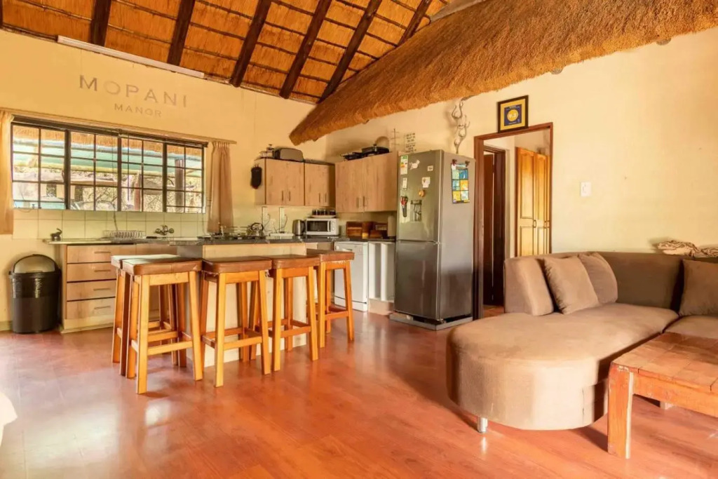 Mopani Manor