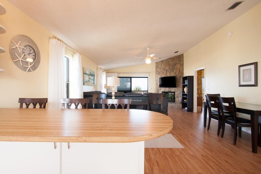 Turtle Cove 4 Br home by RedAwning
