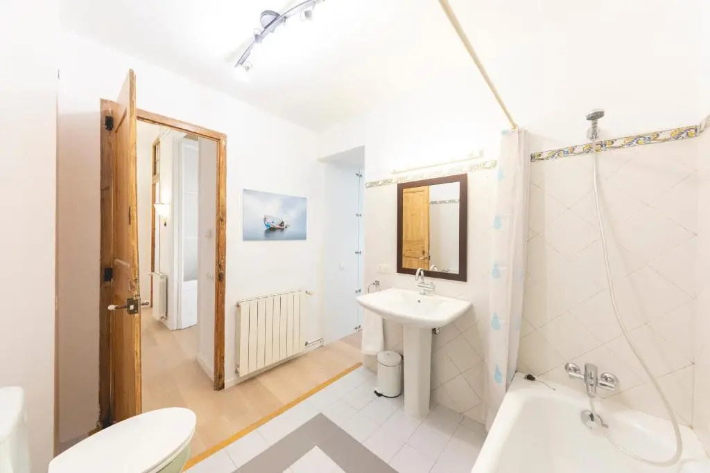 Bravissimo Plaça del Vi, Authentic Historic Apartment