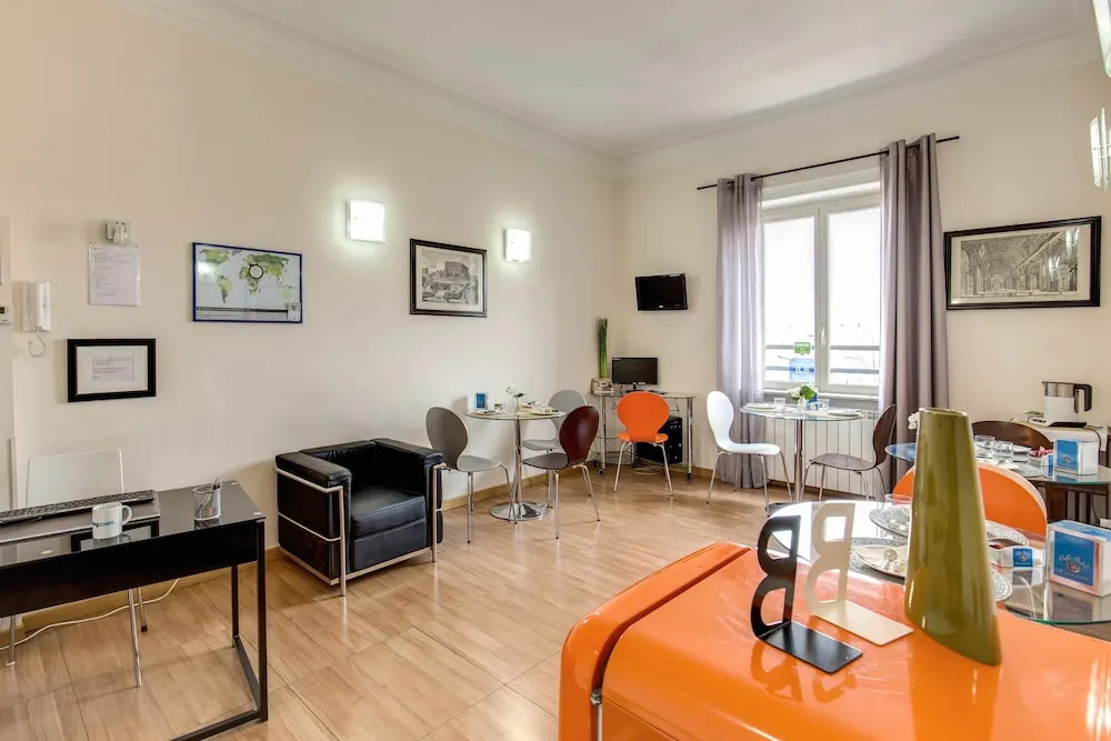 Floor 6 Boutique Rooms by DOT Suites