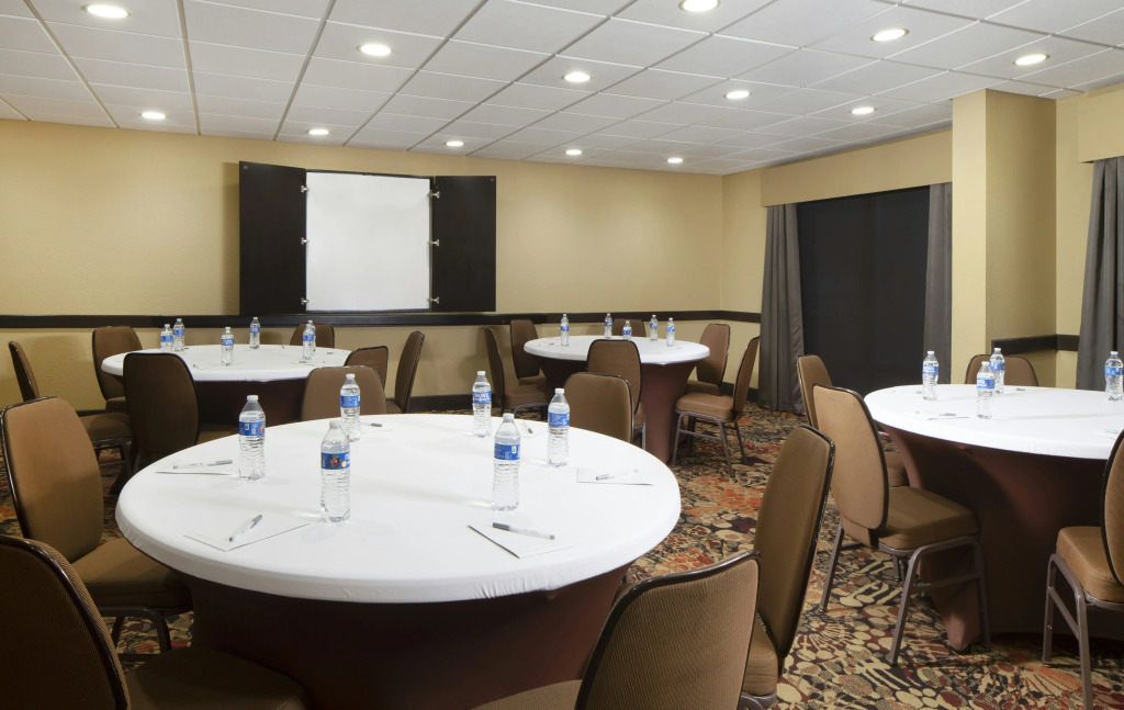 Hampton Inn Charleston-Southridge