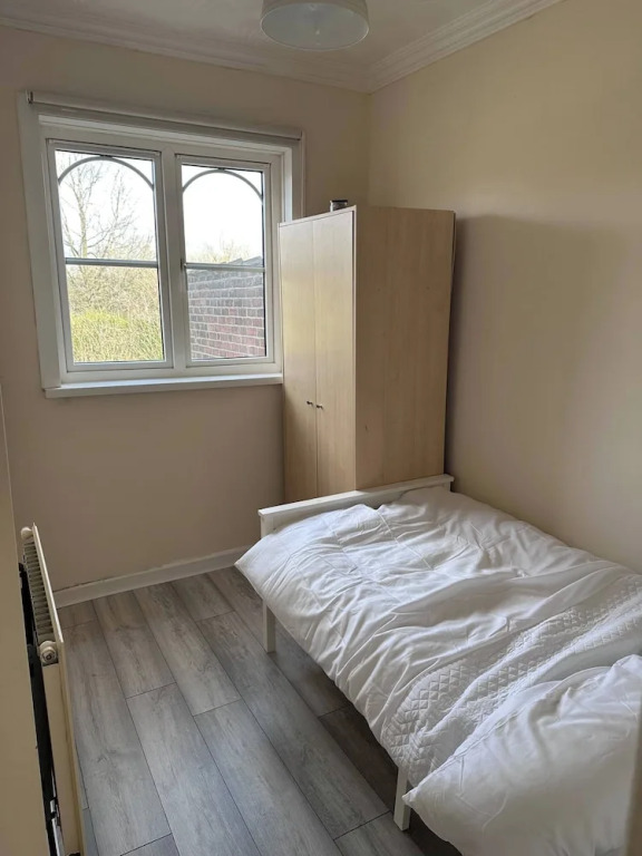 Spacious 3-bed Home at the Heart of Sheffield S2