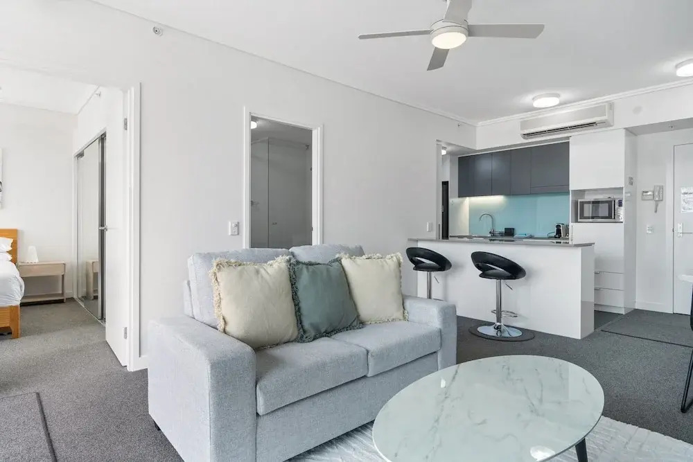 Chic 1 Bed Inner-city Retreat With Pool and Views