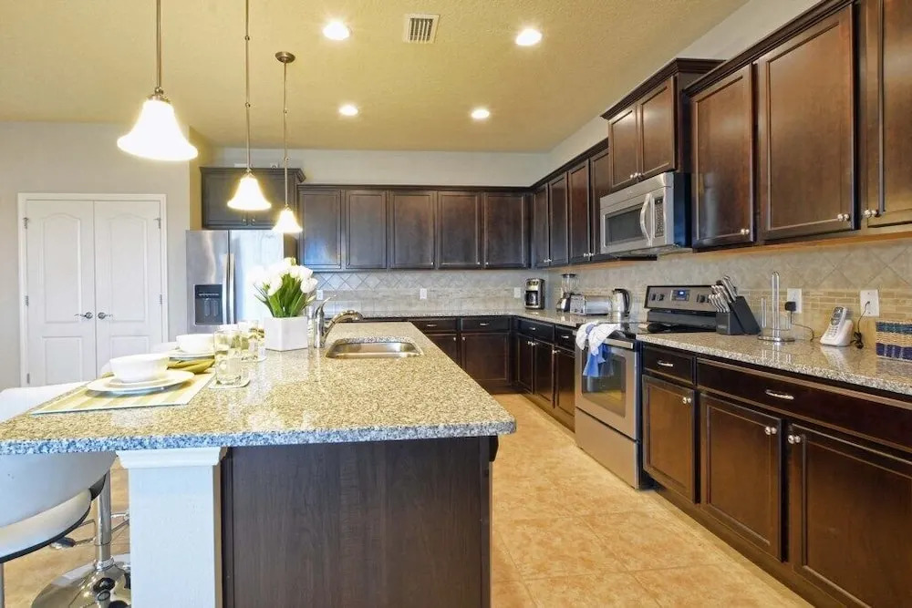 9 Bed House W/pool &spa In Windsor Westside-3704ww 9 Bedroom Home