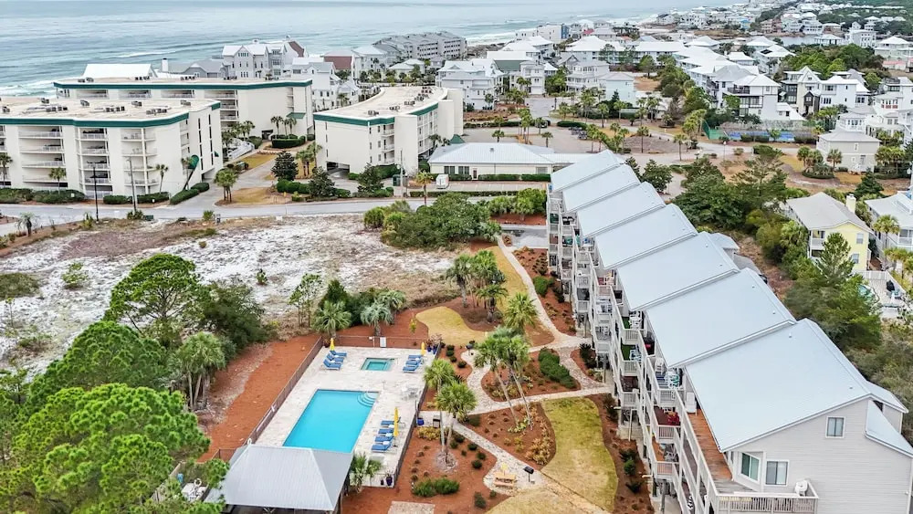 Steps to the Beach, Pool + Hot Tub Renovated Retreat Sea Haven by Avantstay