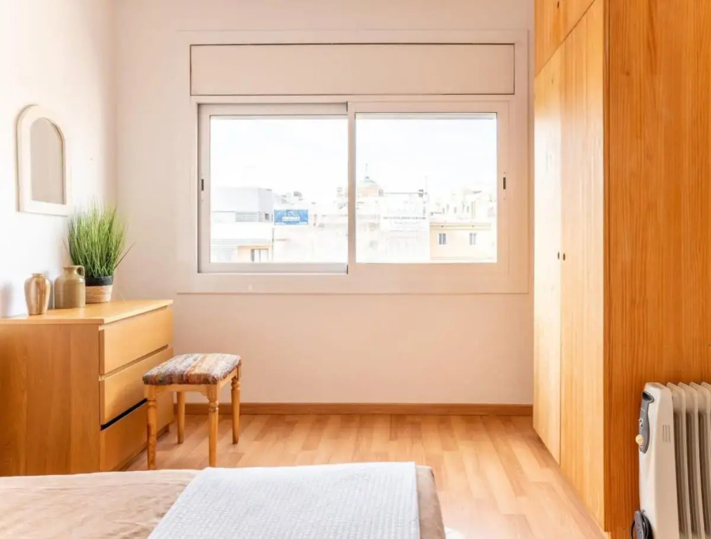 Bright and modern 4BD with terrace near Arc de Triomf