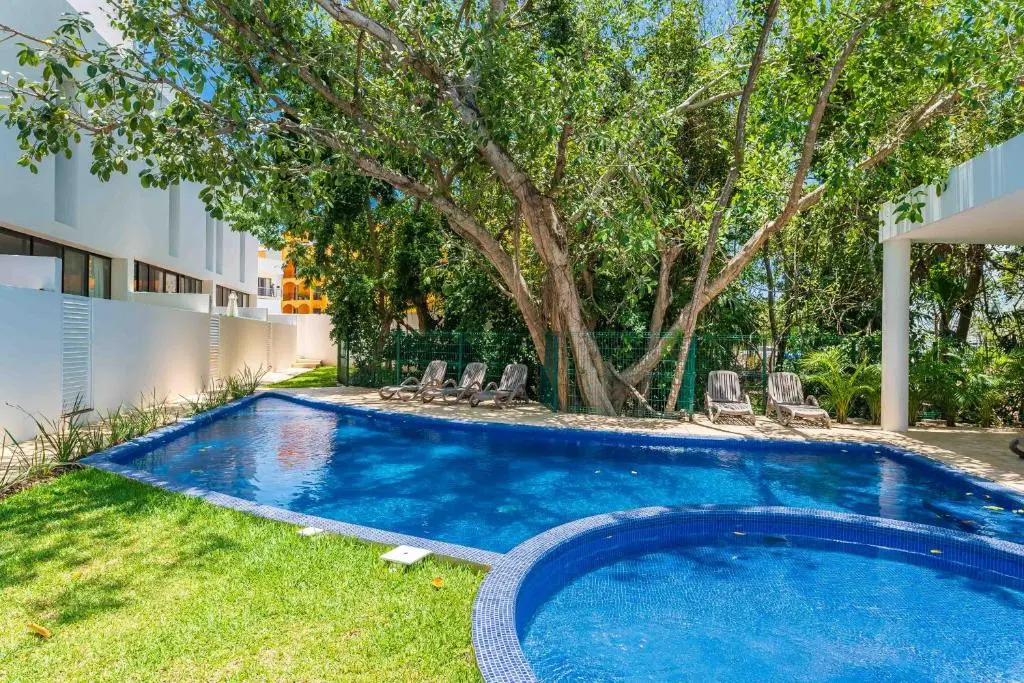 Entire House- 3BR with Private Roof Top Deck