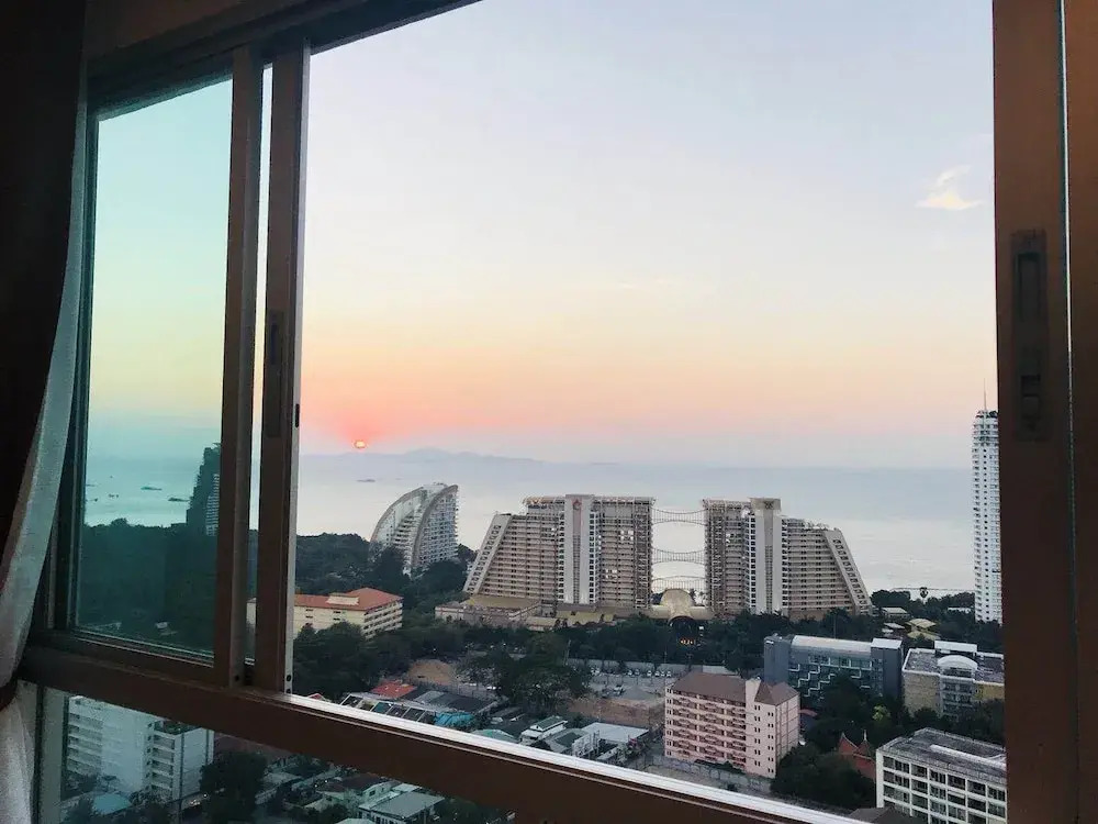 Lumpini Wongamat Suites