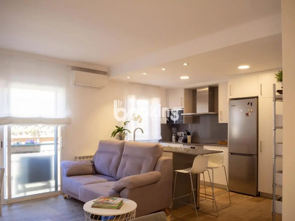 Indústria Apartament per 3 persones a 2 minuts de la platja amb Aire acondicionat i plaça d'aparcament