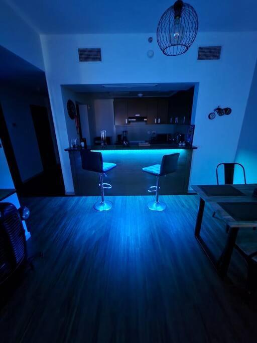 Cozy 1BR in Iconic Tower