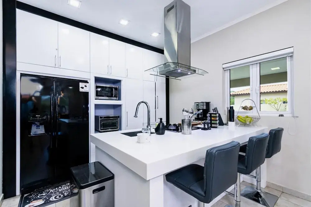 Luxury New 5 Location Pool Outdoor Kitchen