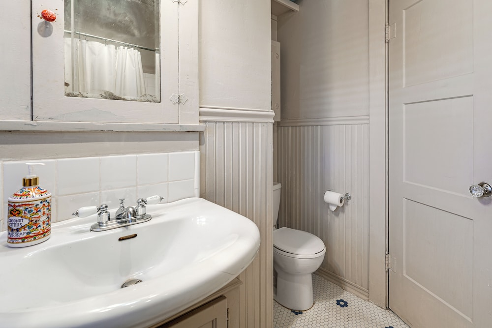 2 Mi to Downtown: Pet-friendly Home in Phoenix