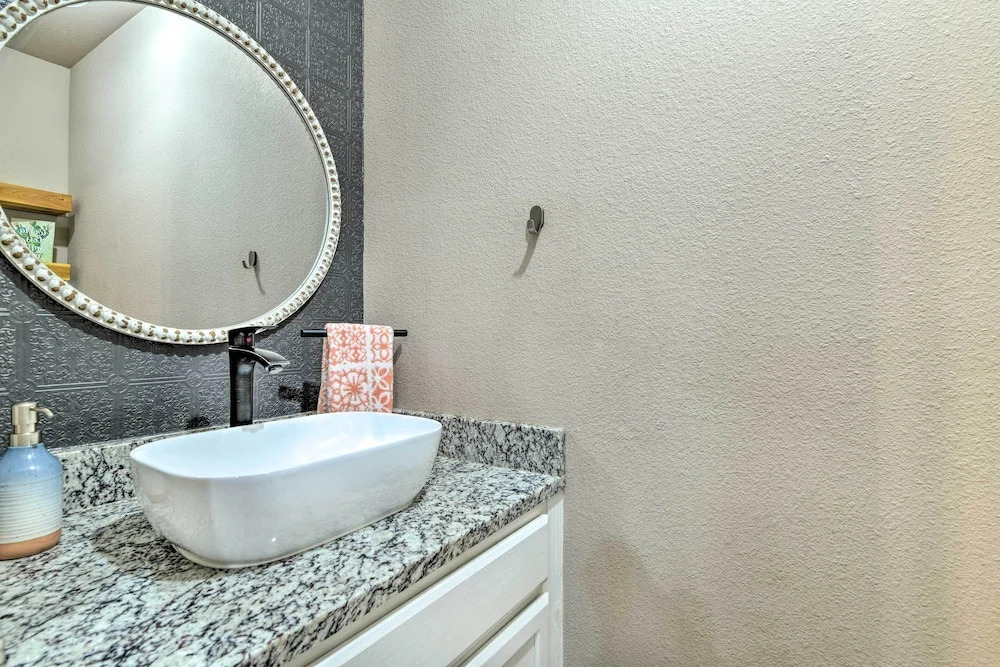 Charming San Antonio Home ~ 4 Mi to Downtown