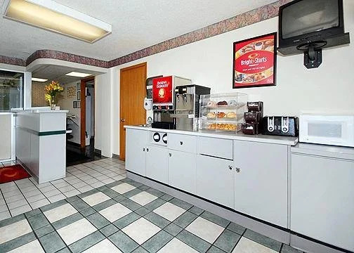 Econo Lodge West