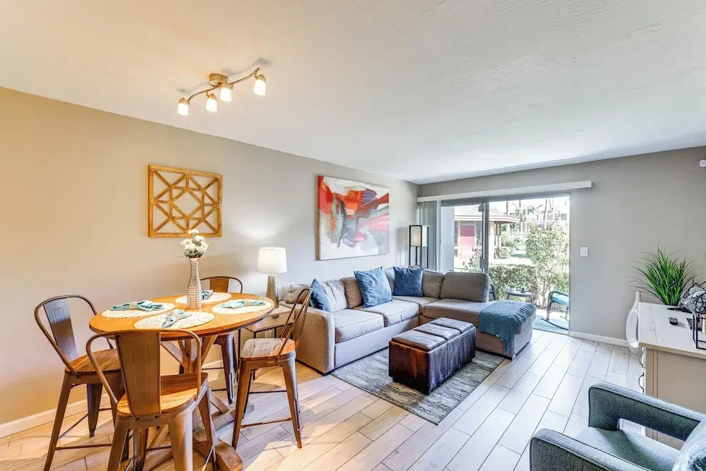 Unwind Poolside, Walk to Old Town! Scottsdale Unit