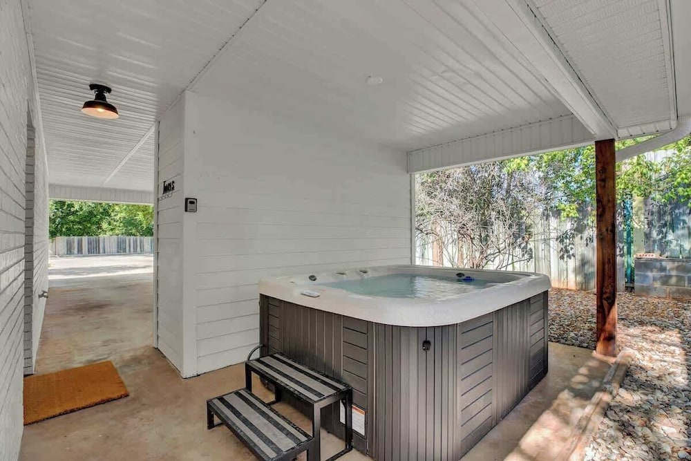 Wanderlust #4 Hot Tub Shared Outdoor Space