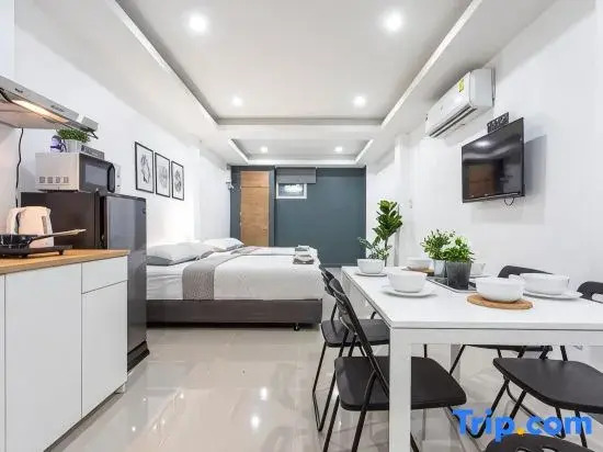 P1 Silom Pan large room full kitchen WIFI 4-6pax