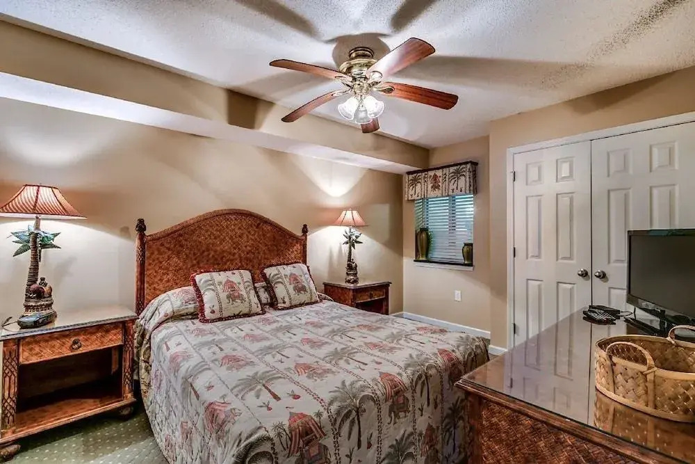 South Shore Villas - 501 by RedAwning