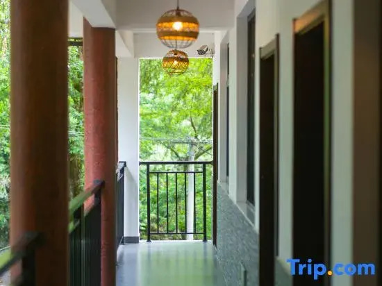 Moxi Riverbank  · Vacation Boutique Inn