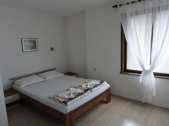 Yanevi Apartments