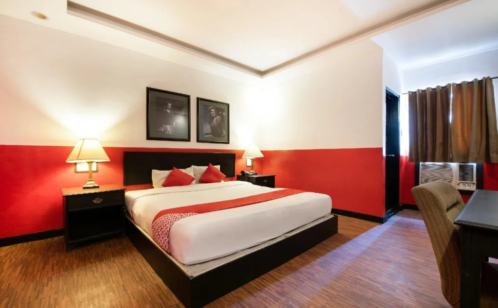 Red Rose Hotel