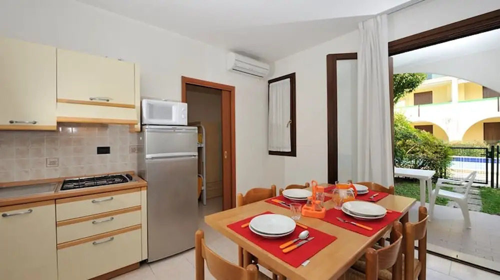 Flat With a Lovely Poolside Garden With bbq