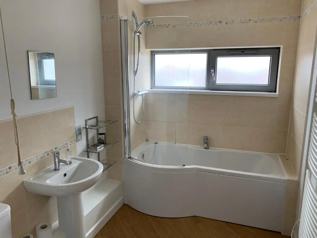 Central Darlington 2 Bed Apartment With Parking