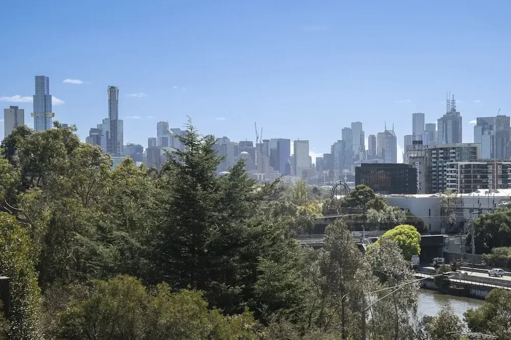 Bright South Yarra Flat With Balcony
