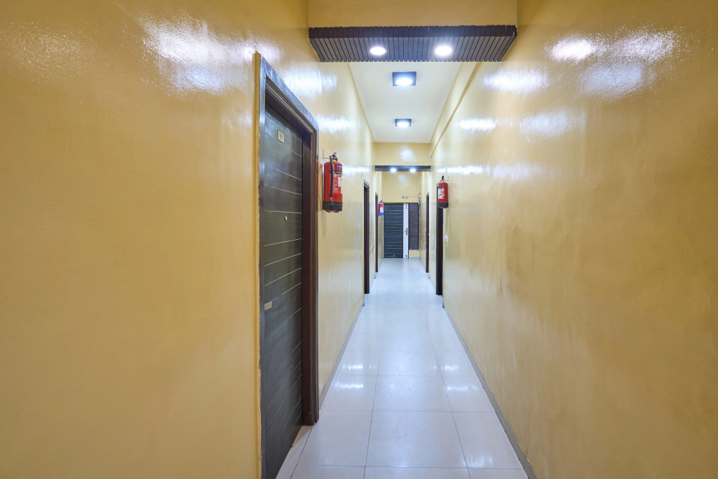 Itsy Hotels Golden Vista Near Noida City Centre