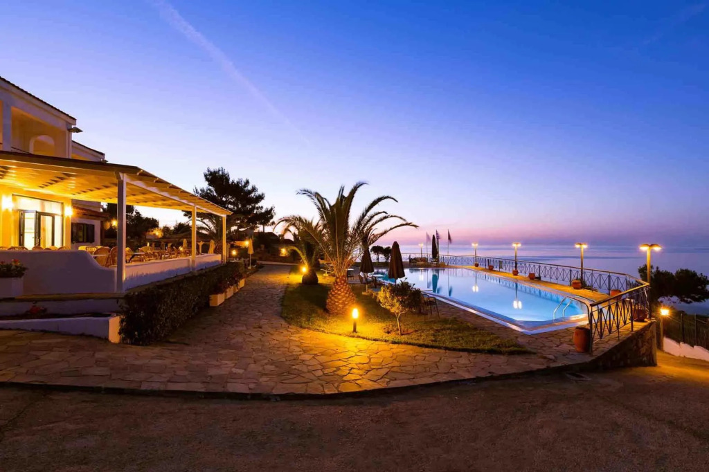 Karras Star Hotel
